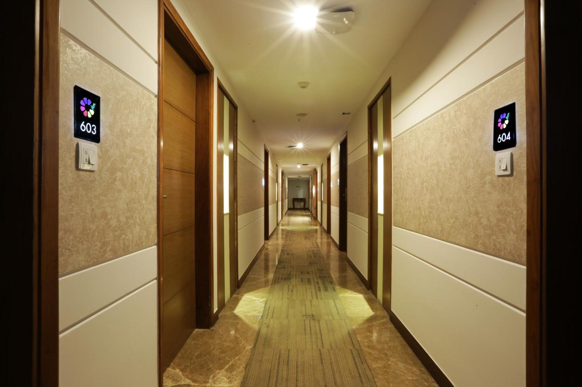 Hotel Aroma Delhi Airport 4*