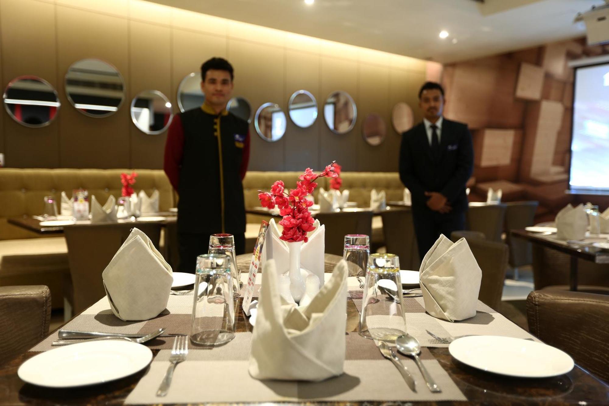 Hotel Aroma Delhi Airport 4*