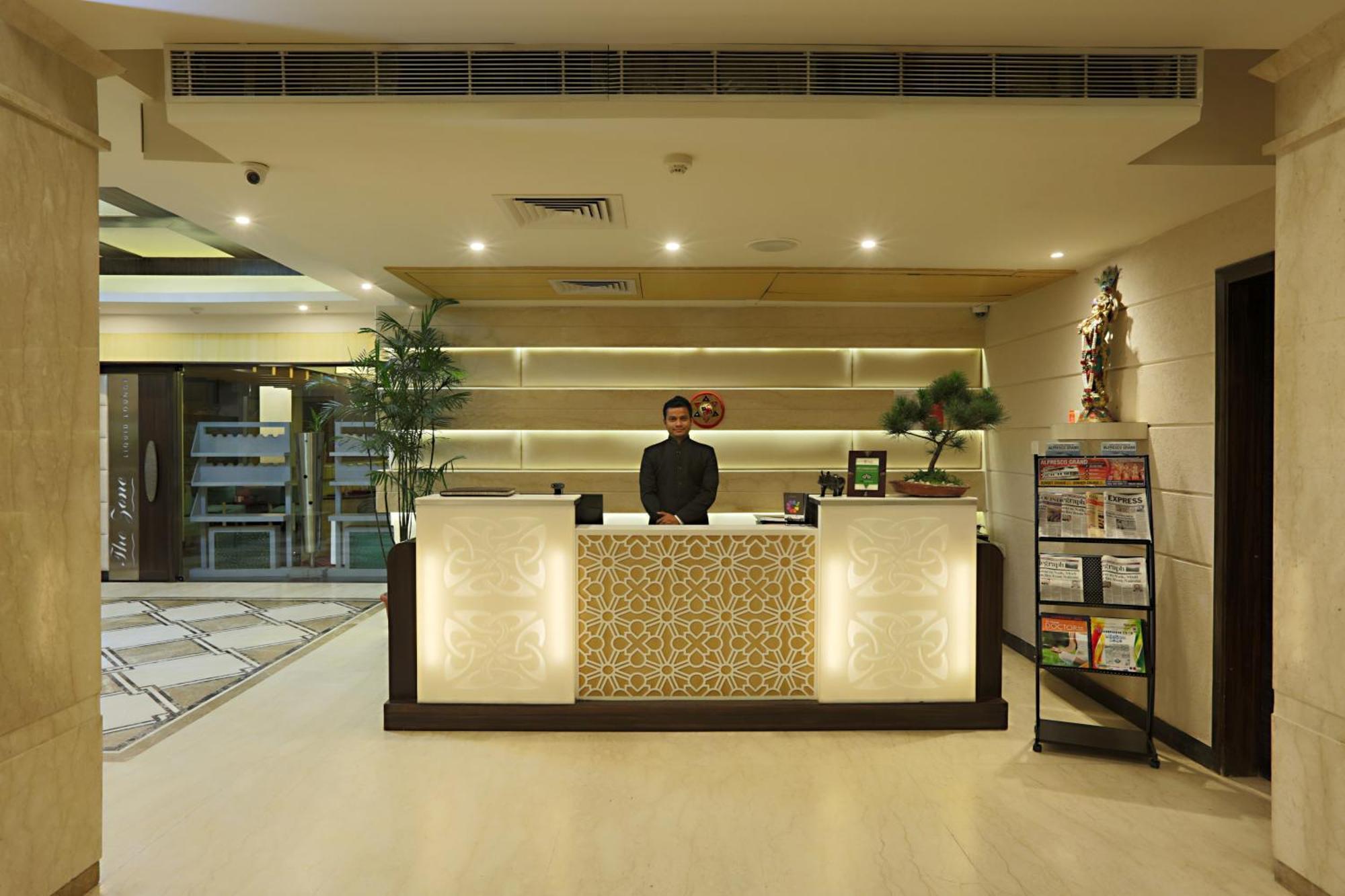 Aroma Delhi Airport 4*